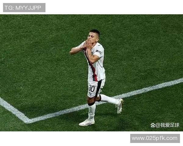 寻找那些与足球明星神似的人物与他们的精彩故事 寻找那些与足球明星神似的人物与他们的精彩故事