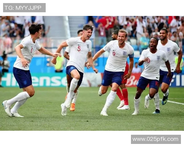 2012欧洲杯小组赛精彩回顾与球队表现分析